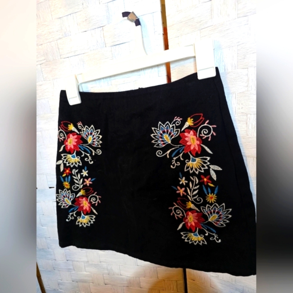 MI AMI Embroidered Black Skirt